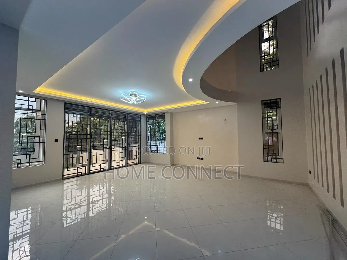 7bdrm Duplex in Lubowa Hill, Central Division for sale