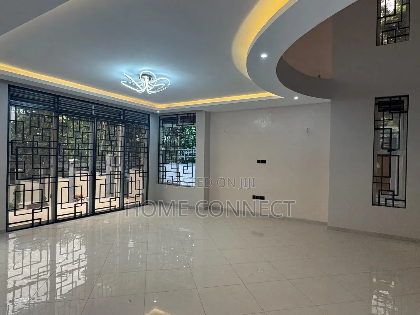7bdrm Duplex in Lubowa Hill, Central Division for sale