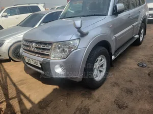Mitsubishi Pajero 2015 Silver