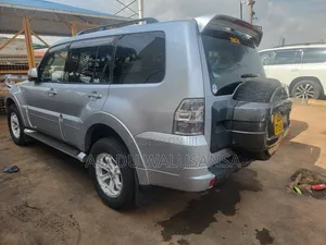 Mitsubishi Pajero 2015 Silver