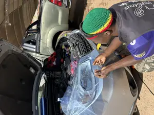 Car Headlights Cleaning 