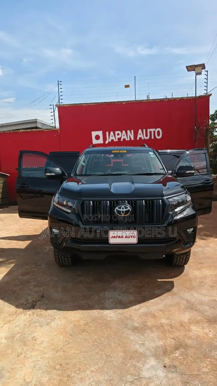 Toyota Land Cruiser Prado 2023 Black