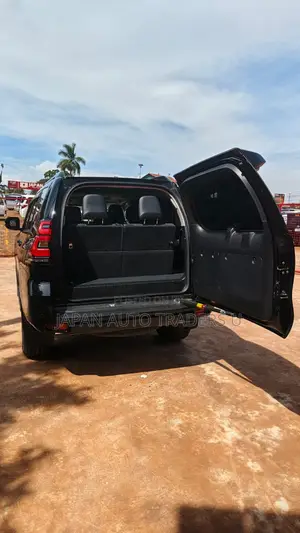 Toyota Land Cruiser Prado 2023 Black