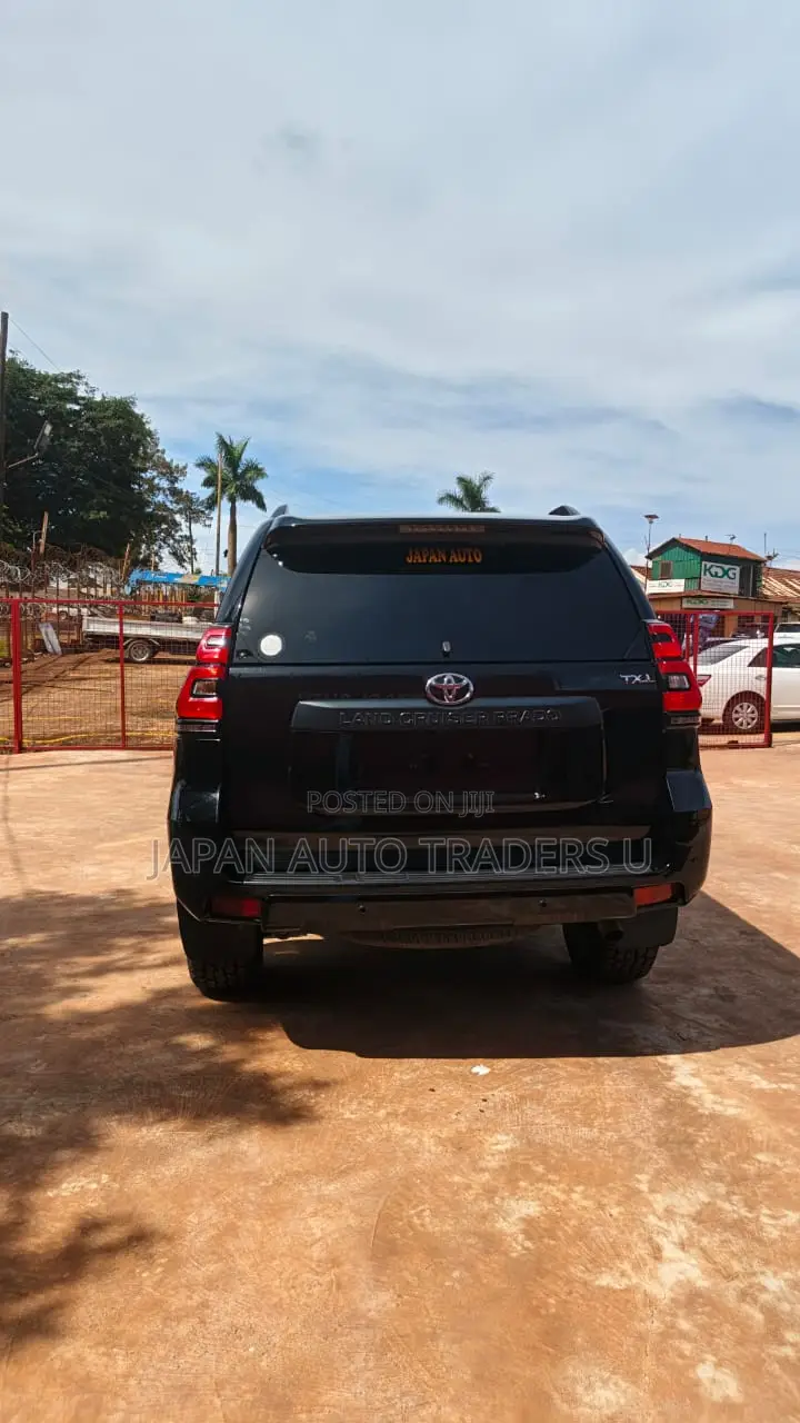 Toyota Land Cruiser Prado 2023 Black