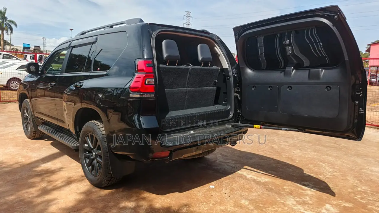 Toyota Land Cruiser Prado 2023 Black