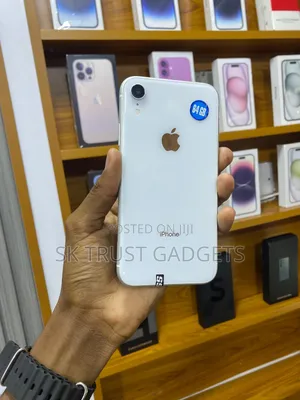 Apple iPhone XR 64 GB White