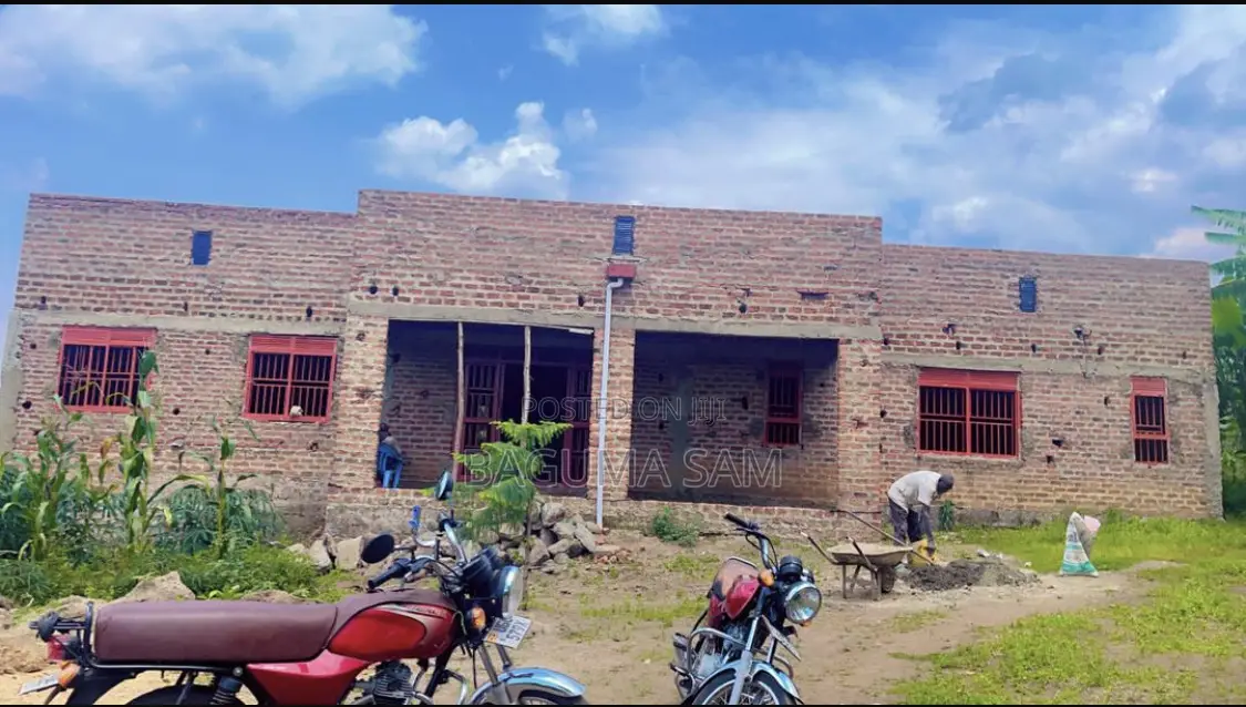 6bdrm House in Kabalore for sale