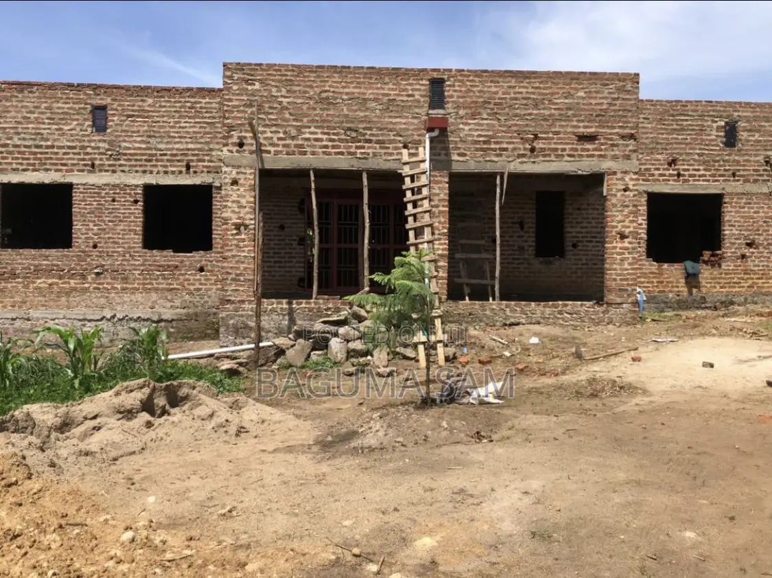 6bdrm House in Kabalore for sale