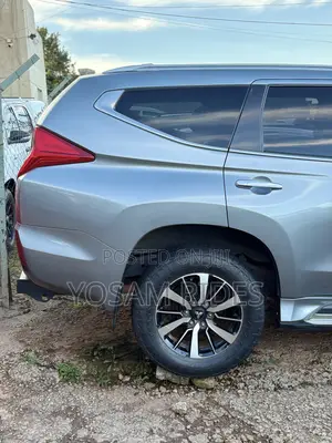Mitsubishi Pajero 2018 Gray