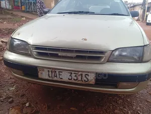 Toyota Caldina 2000 Gold