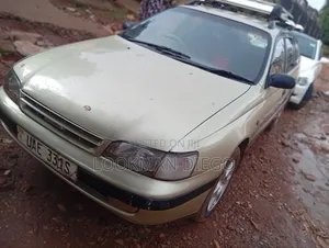 Toyota Caldina 2000 Gold