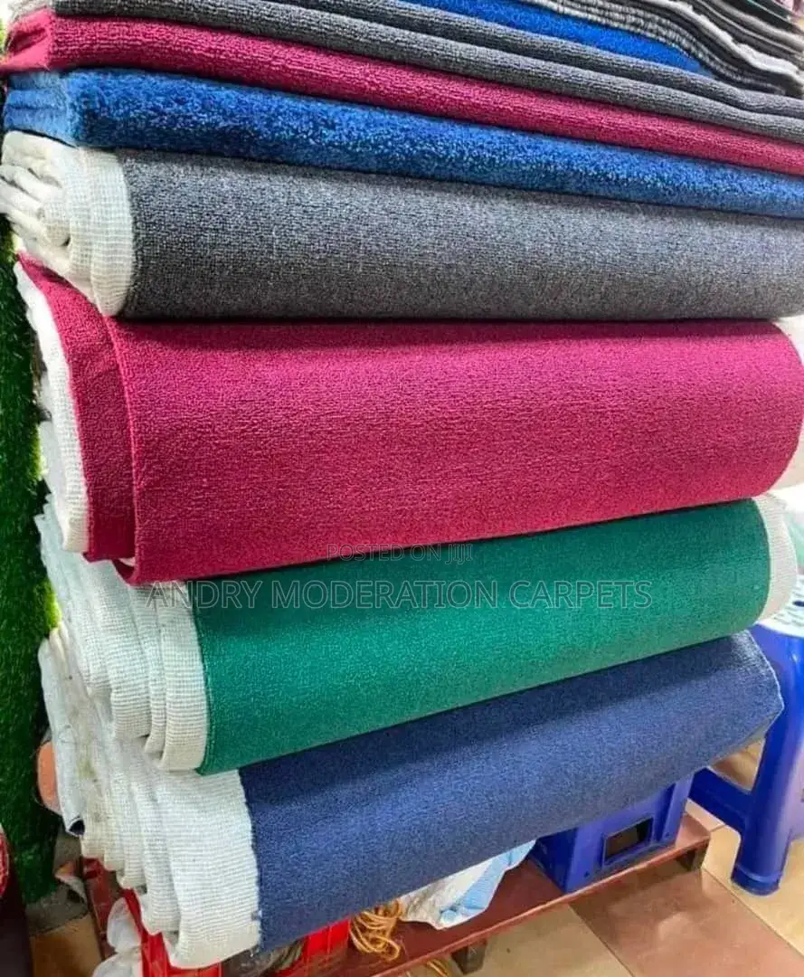 Normal Wall to Wall Woolen Carpets