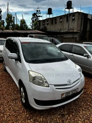 Toyota Passo Sette 1.5 FWD 2010 White