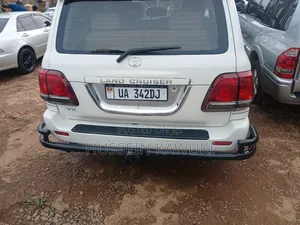 Toyota Land Cruiser 2006 White