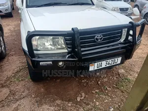 Toyota Land Cruiser 2006 White
