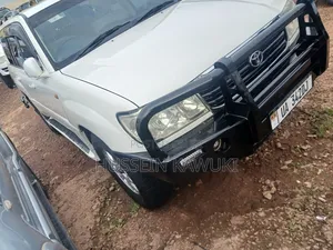 Toyota Land Cruiser 2006 White
