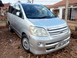 Toyota Noah 2007 Silver