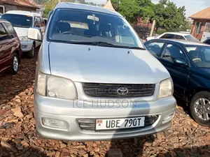 Toyota Noah 2003 Silver