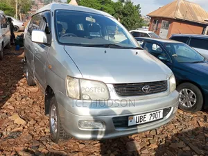 Toyota Noah 2003 Silver