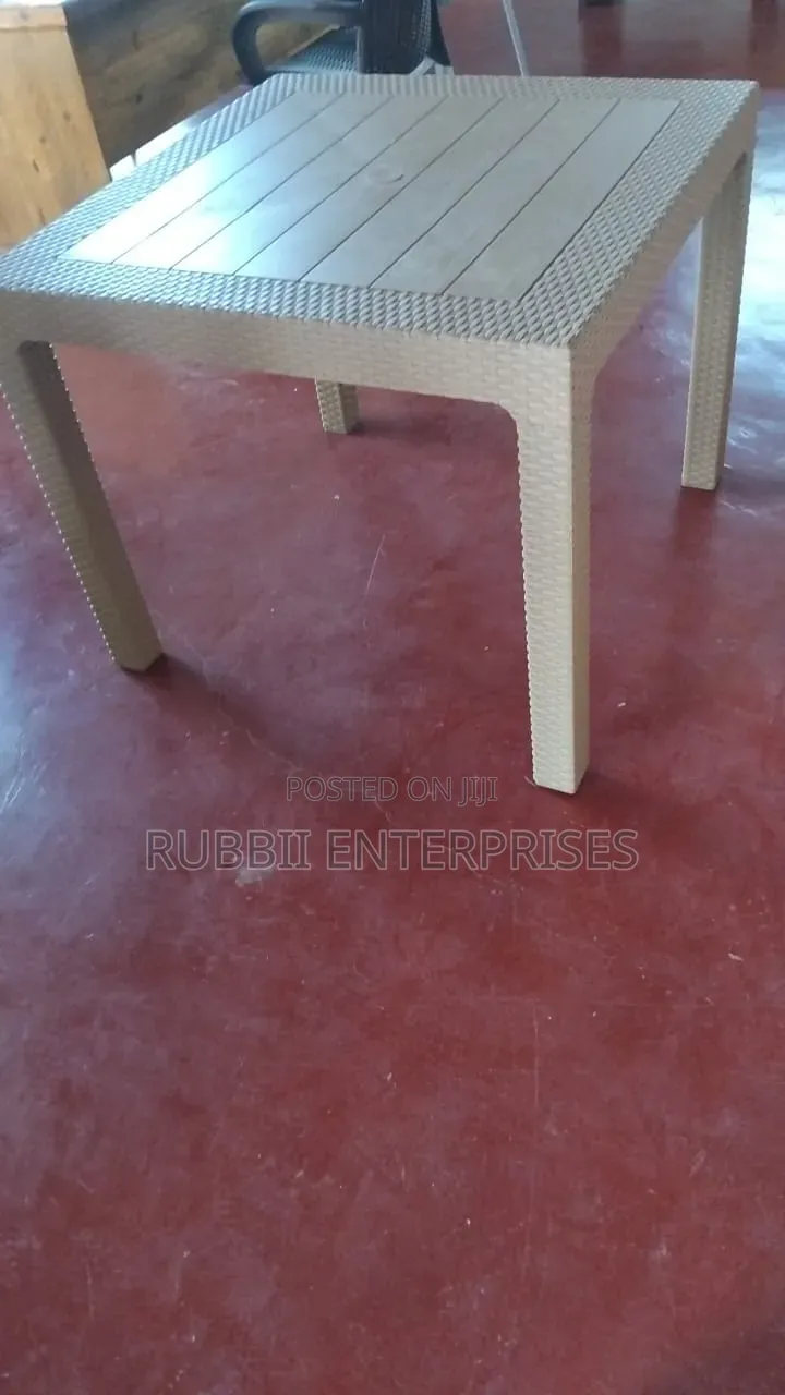 Plastic Dinning Table ~ Removable Legs