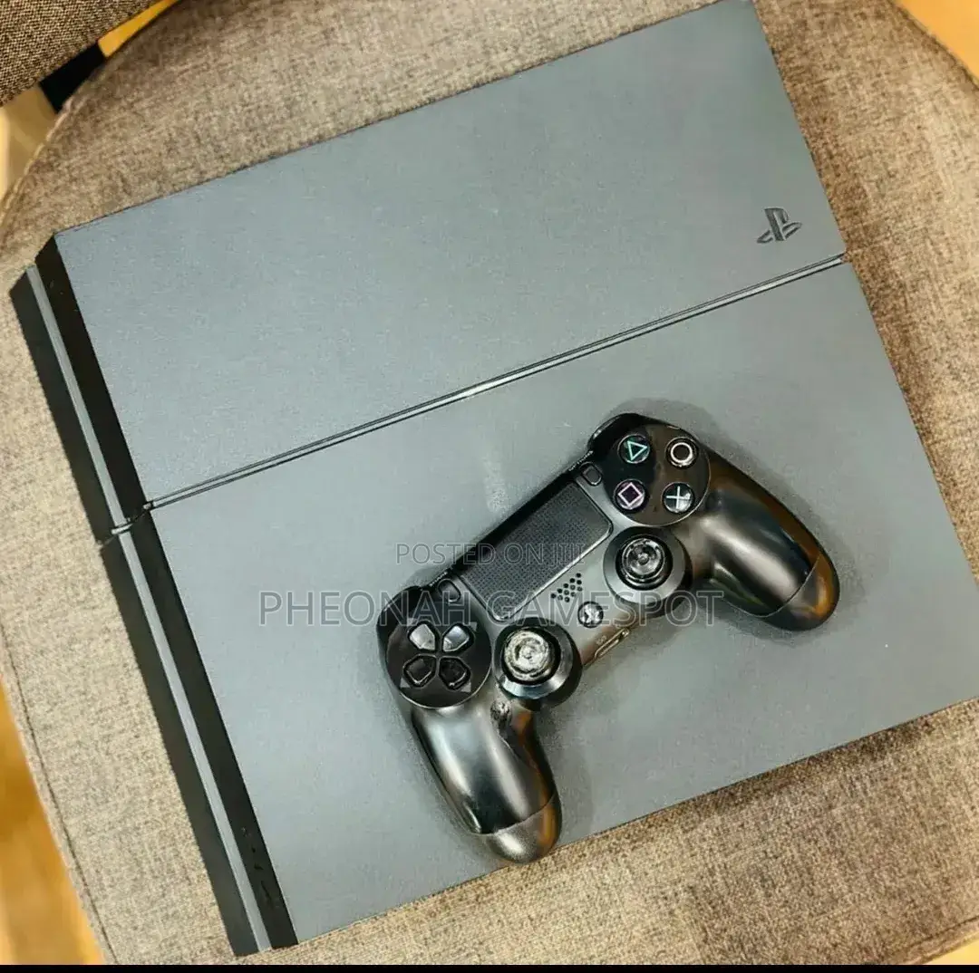 Playstation 4. Ps4 Comes With 12 Games and 2 Controllers. Rent Is High