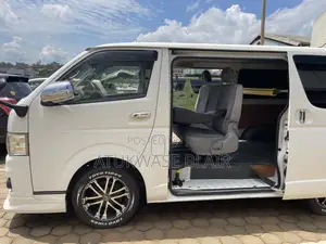 Toyota HiAce 2012 White
