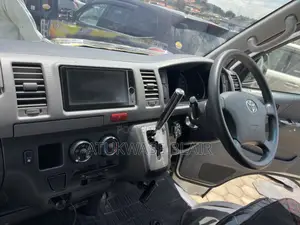 Toyota HiAce 2012 White