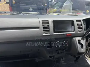 Toyota HiAce 2012 White