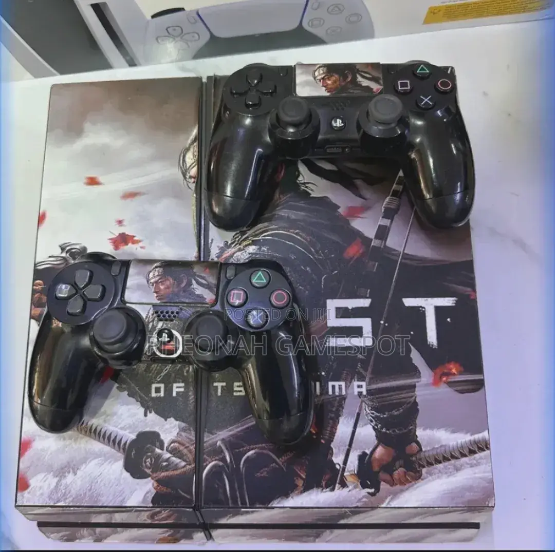 Ps4: 12 Games, 2 Pads. Even the Neighbors Will Come to Watch You Play