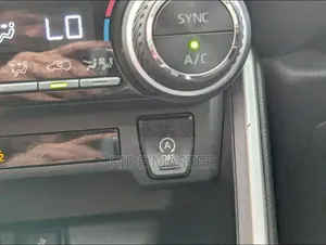 Toyota RAV4 XLE AWD 2020 Silver