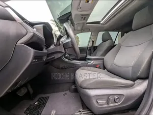 Toyota RAV4 XLE AWD 2020 Silver