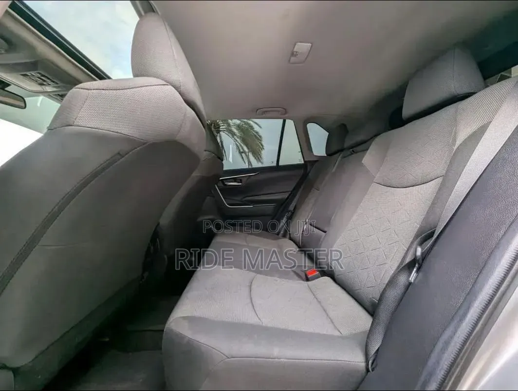 Toyota RAV4 XLE AWD 2020 Silver