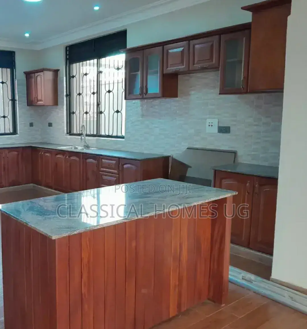 5bdrm Duplex in Kigo, Central Division for rent