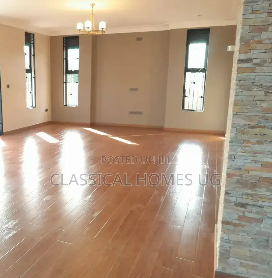 5bdrm Duplex in Kigo, Central Division for rent
