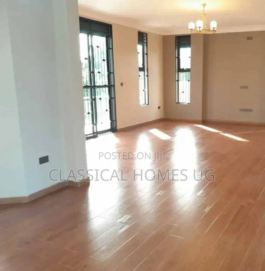 5bdrm Duplex in Kigo, Central Division for rent