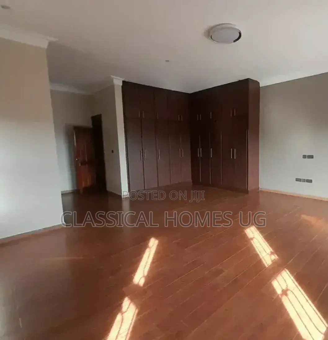 5bdrm Duplex in Kigo, Central Division for rent