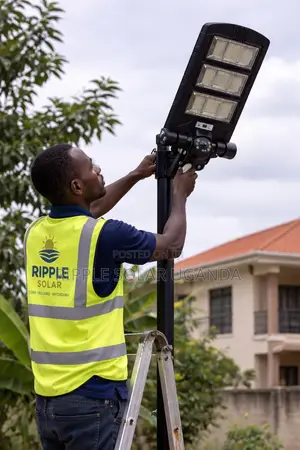 450w Solar CCTV Street Light V380 Camera Security Light Kampala