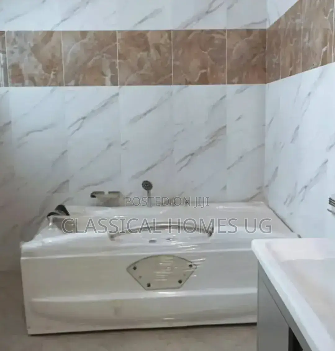 5bdrm Duplex in Kigo, Central Division for rent