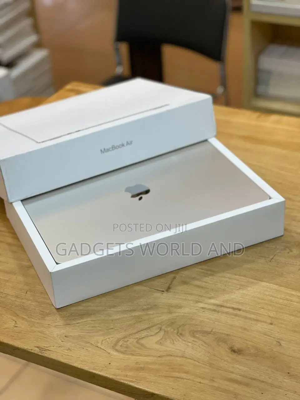 New Laptop Apple MacBook Air 2024 M3 15-inch 8GB Apple M3 SSD 512GB