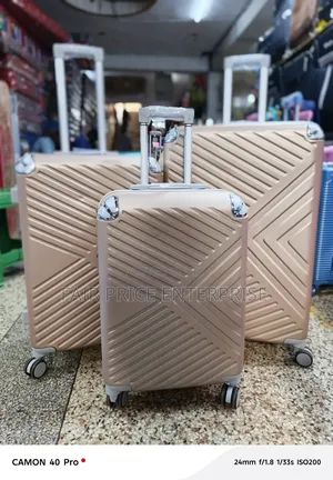 Quality Plastic Suitcases Full Set. 3pcs in Set