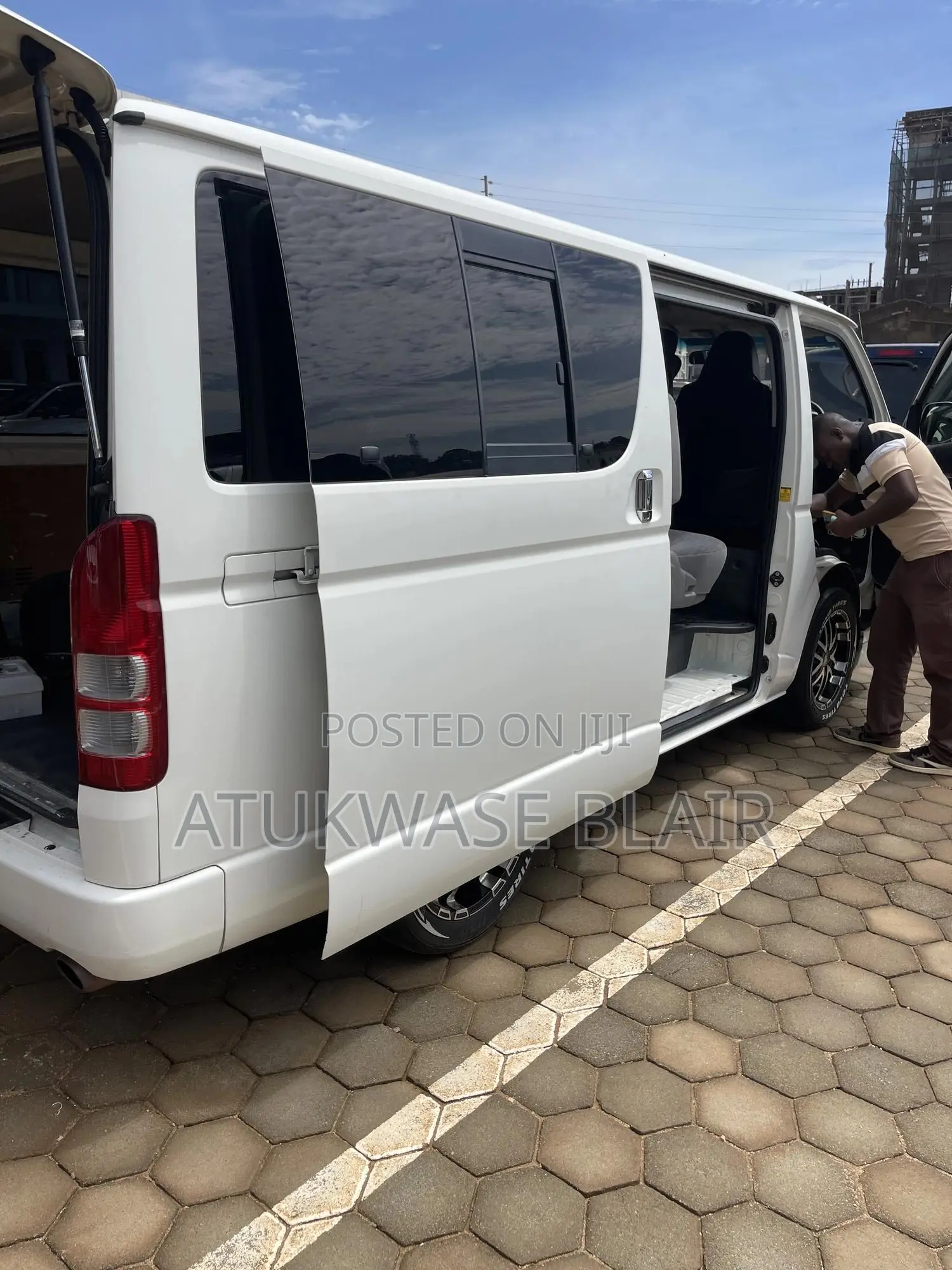 Toyota HiAce 2012 White