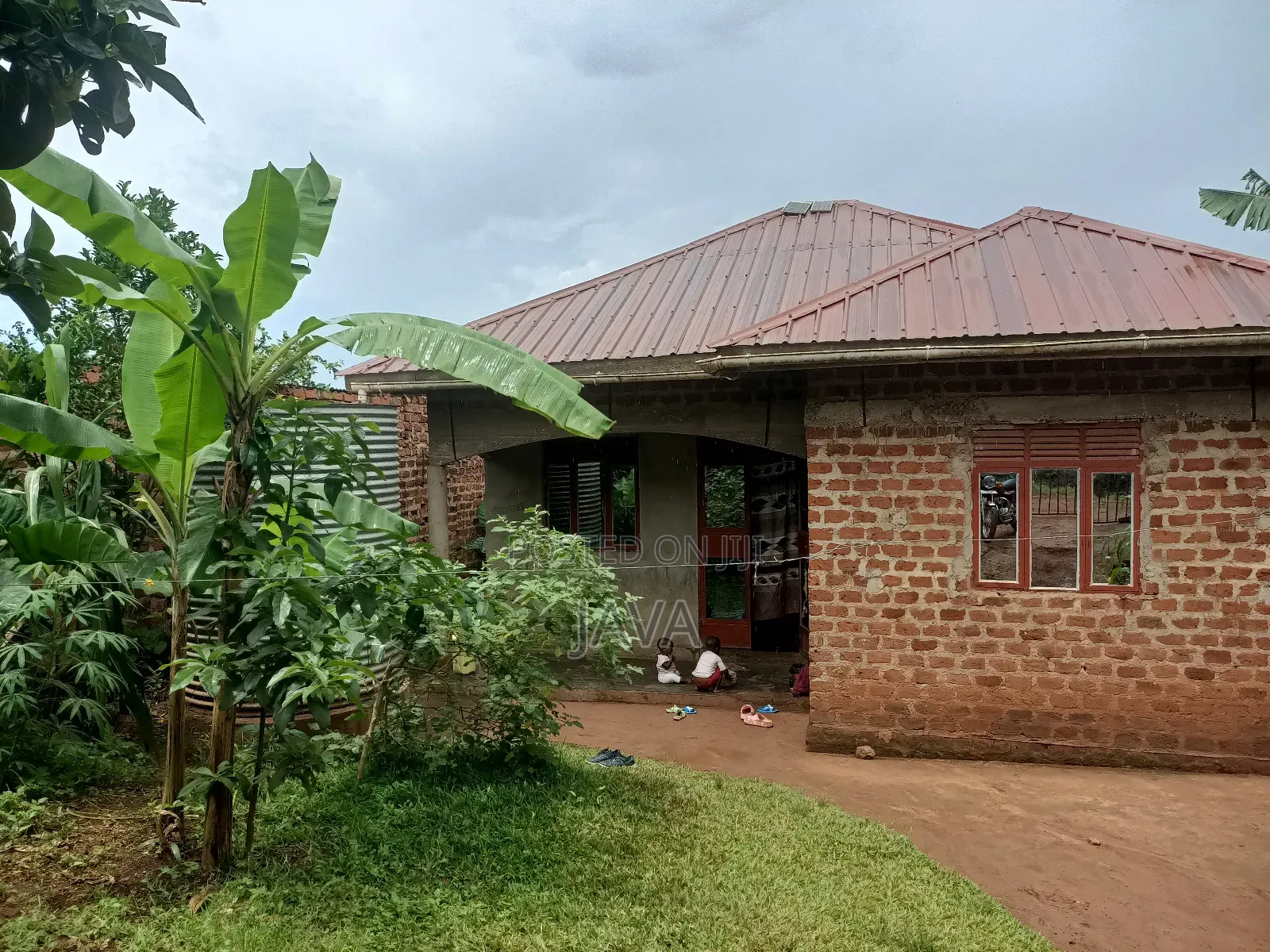 4bdrm Townhouse/Terrace in Wakiso / Wakiso for sale