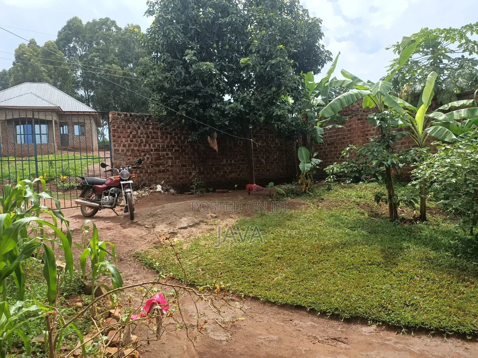 4bdrm Townhouse/Terrace in Wakiso / Wakiso for sale