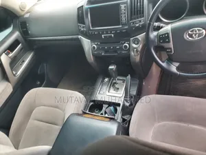 Toyota Land Cruiser 2010 Silver