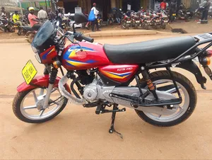 New Bajaj Boxer 125 2025 Red