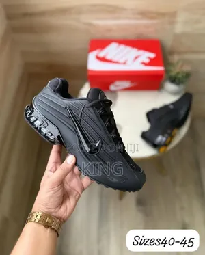 Nike Air Max Plus "Triple Black" Sneaker. Black Gem