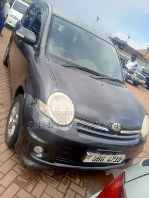 Toyota Sienta 2008 Gray