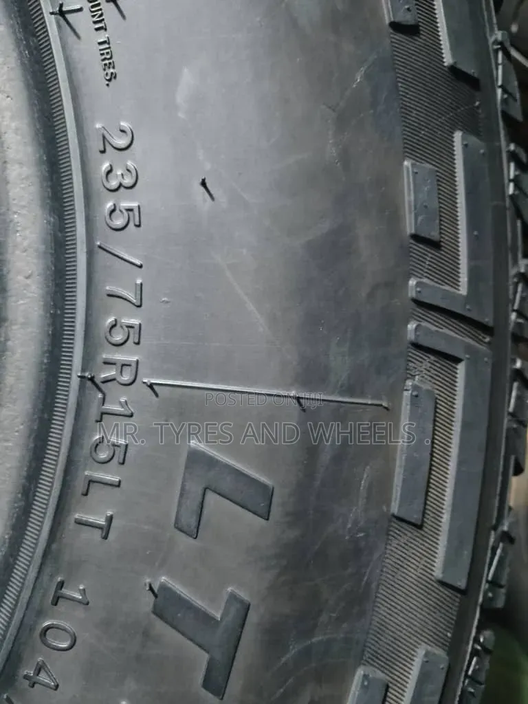 235 75 R15 Used Linglong but Still Good Tires We a Always With Quality