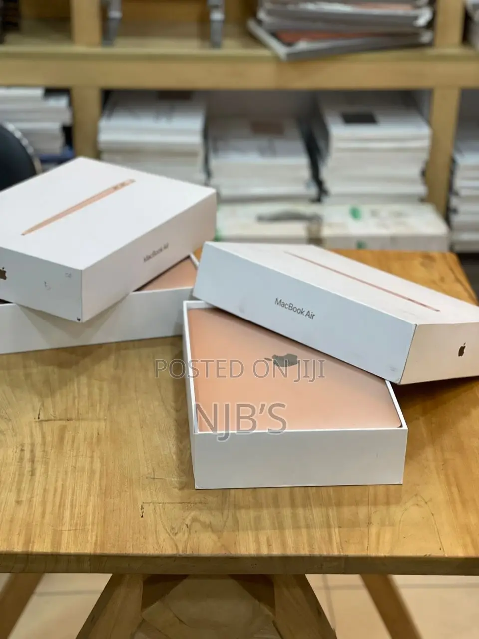 New Laptop Apple MacBook Air 2020 M1 8GB Intel Core i5 SSD 256GB