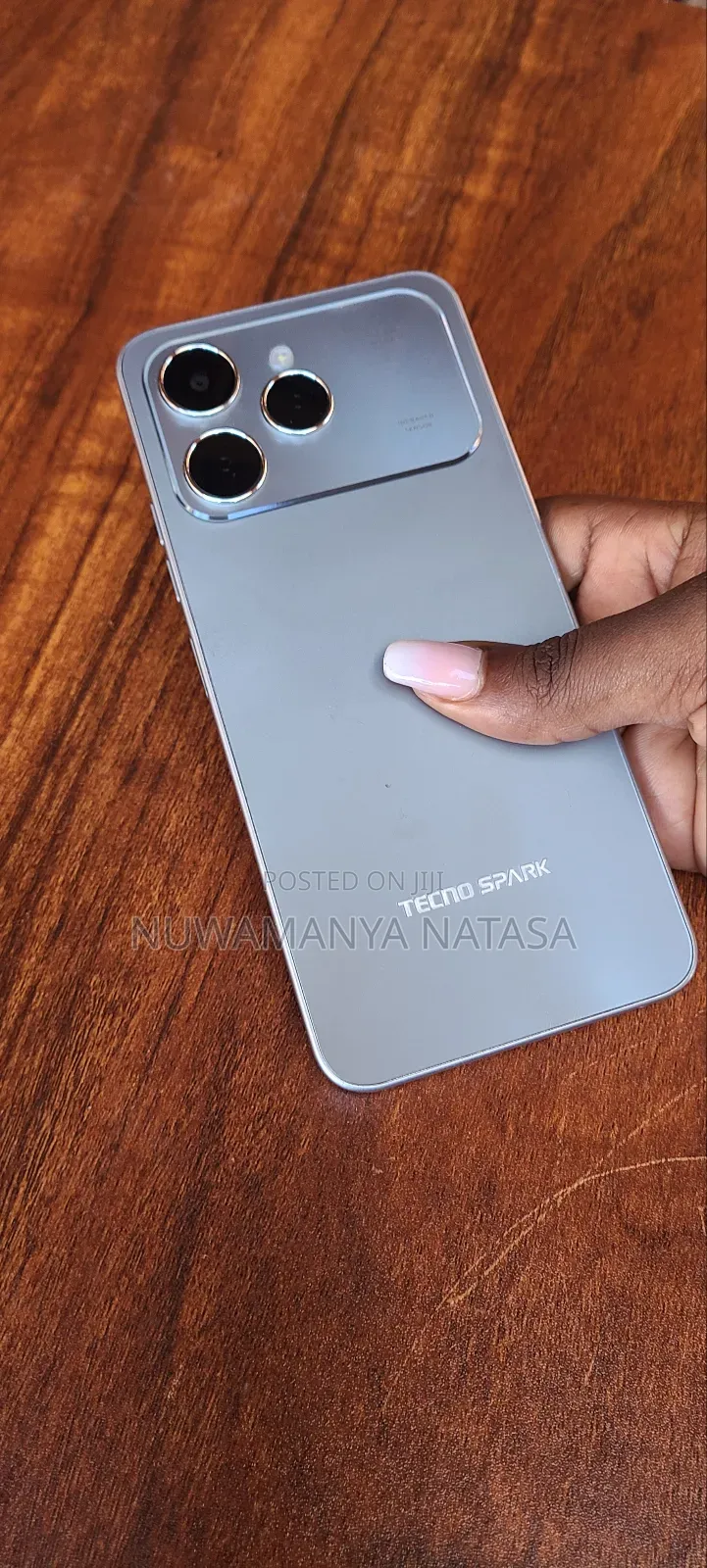 Tecno Spark 40 256 GB Yellow